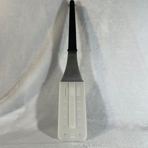 The Pampered Chef BBQ spatula
